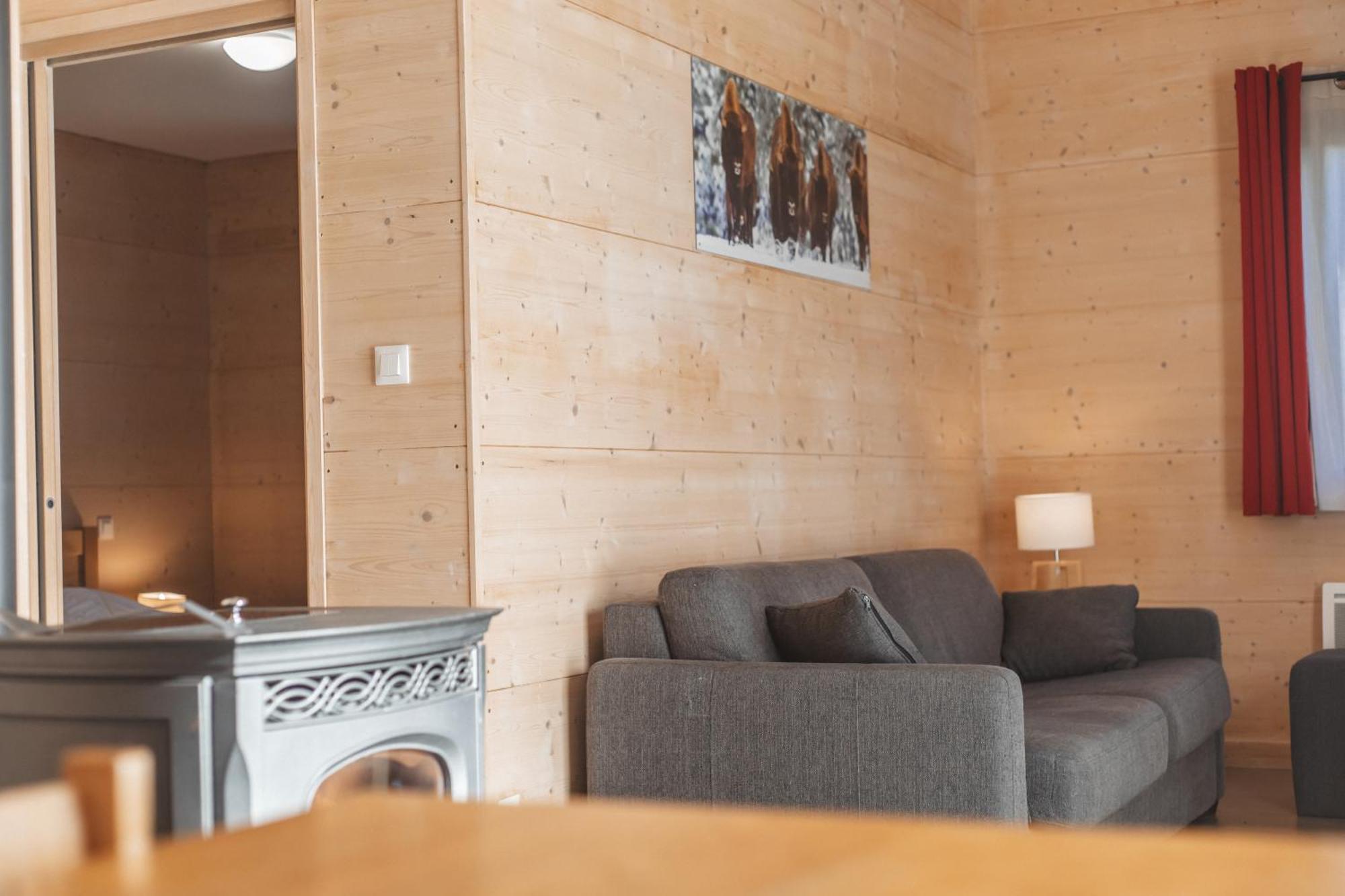 Les Bouviers Villa Saint-Denis  ภายนอก รูปภาพ